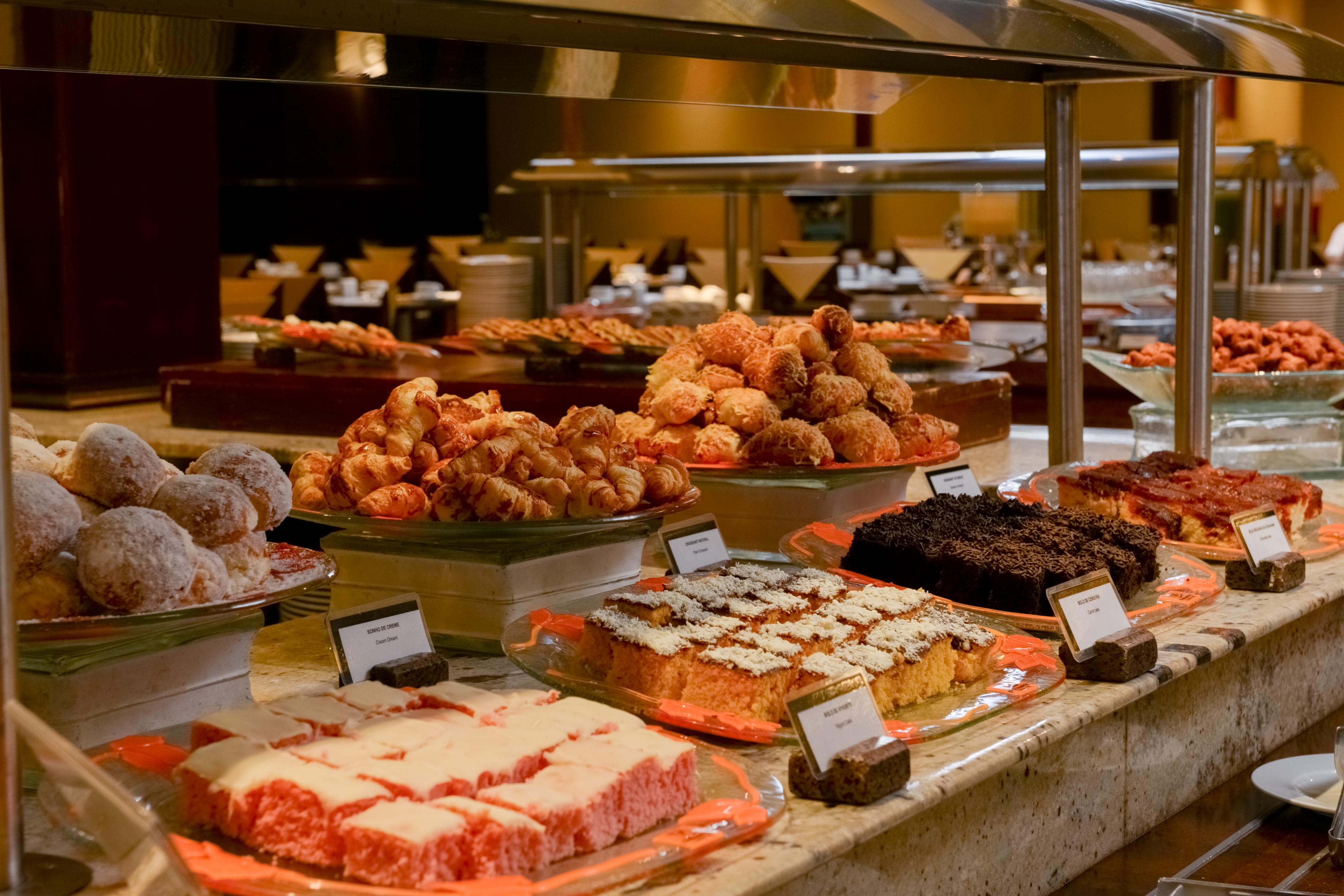 Wish Serrano Resort غرامادو المظهر الخارجي الصورة A dessert buffet