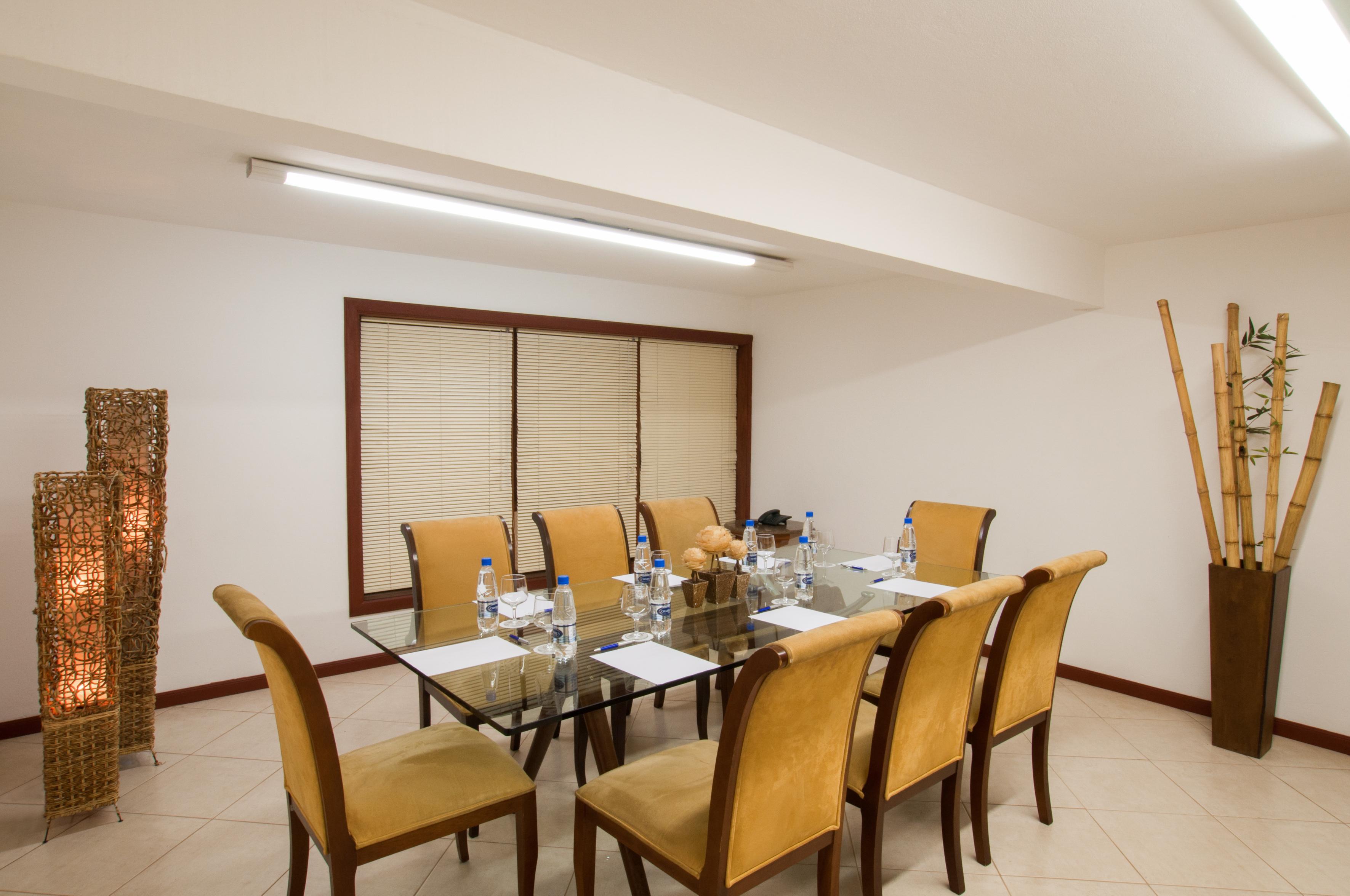 Wish Serrano Resort غرامادو المظهر الخارجي الصورة Meeting room at the hotel